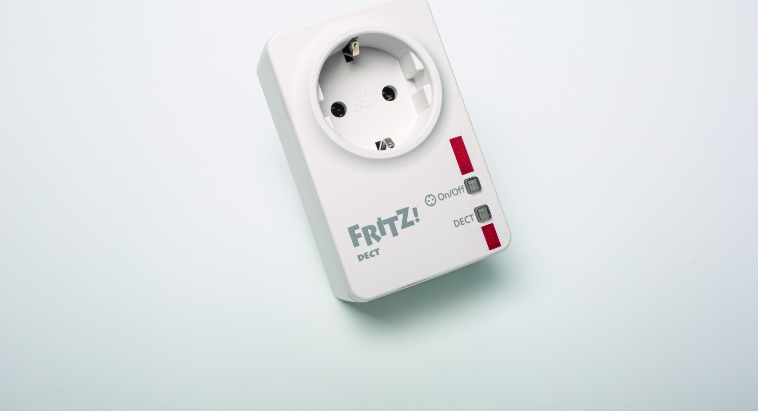 AVM FRITZ!DECT 200 - intelligente Steckdose fuer Heimnetz und Smart Home